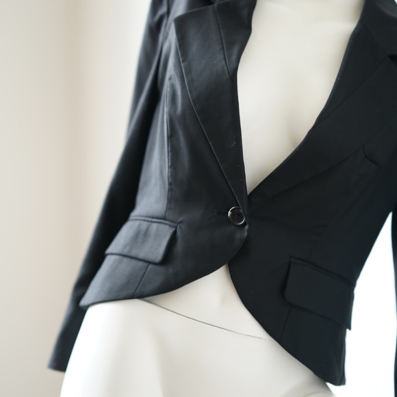 KENNA T Contemporary Cropped Blazer, Black, Size: Small * - Picture 3 of 7